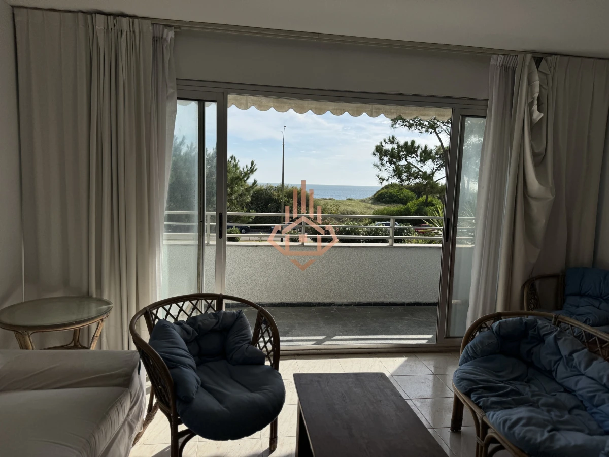 Venta apartamento frente al Mar de 3 dormitorios.