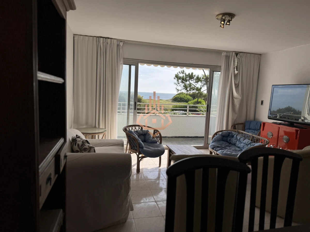 Venta apartamento frente al Mar de 3 dormitorios.