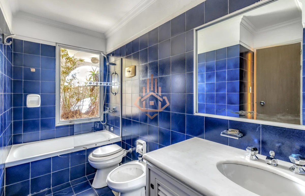 Venta apartamento de 3 dormitorios mas dependencia frente al Mar