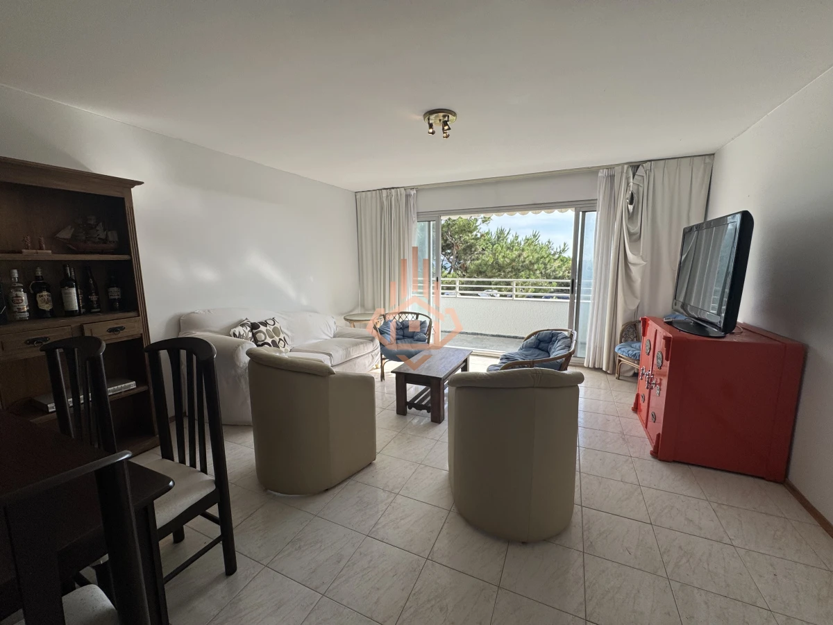 Venta apartamento frente al Mar de 3 dormitorios.