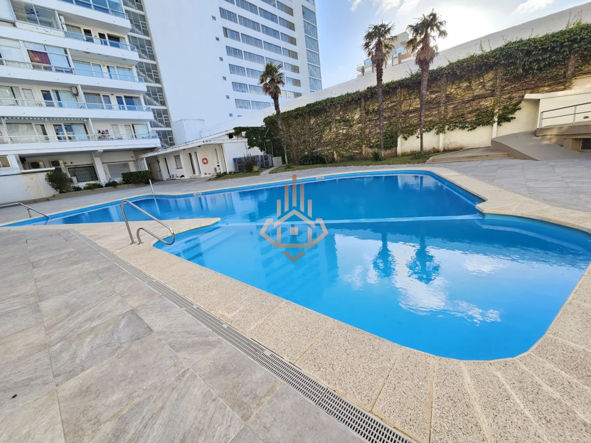 Se Vende Apartamento de un Dormitorio con Balcon en la Peninsula de Punta Dle Este