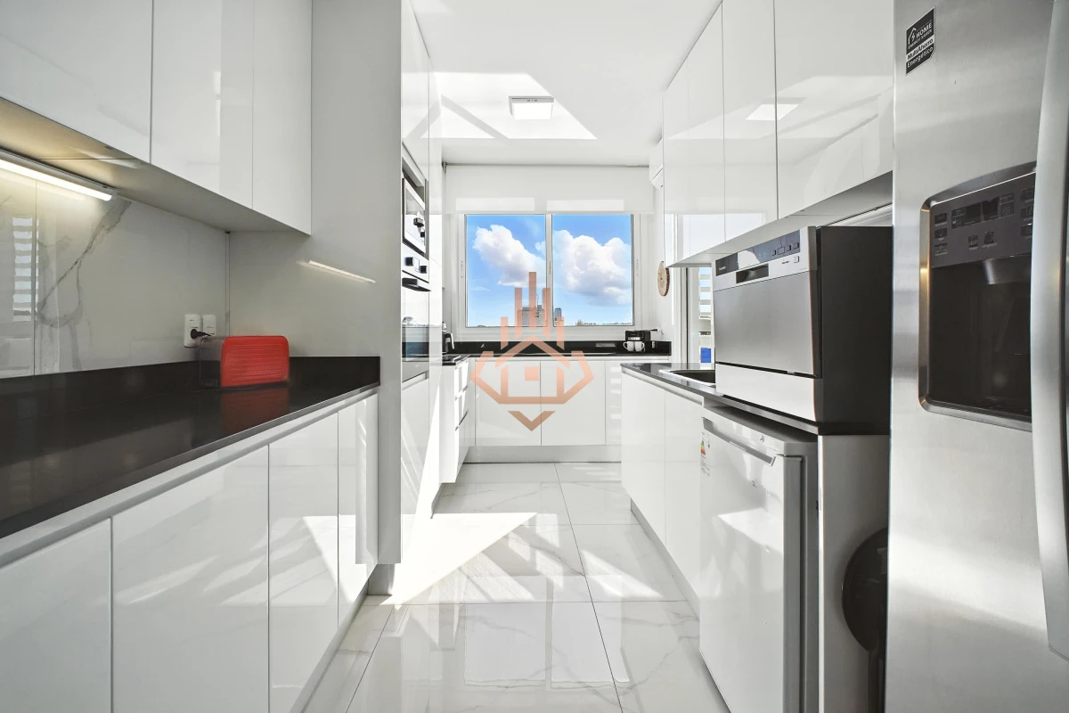 Apartamento en Venta 3 suites + servicio en Paramount Tower, Playa Mansa