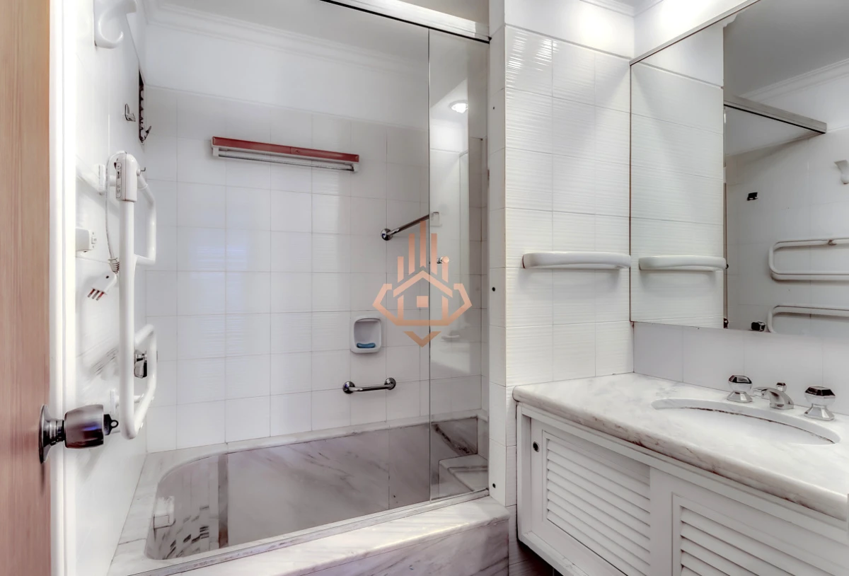 Venta apartamento de 3 dormitorios mas dependencia frente al Mar