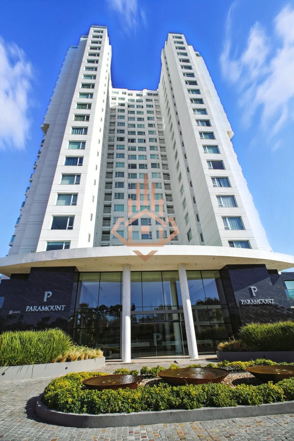 Apartamento en Venta 3 suites + servicio en Paramount Tower, Playa Mansa