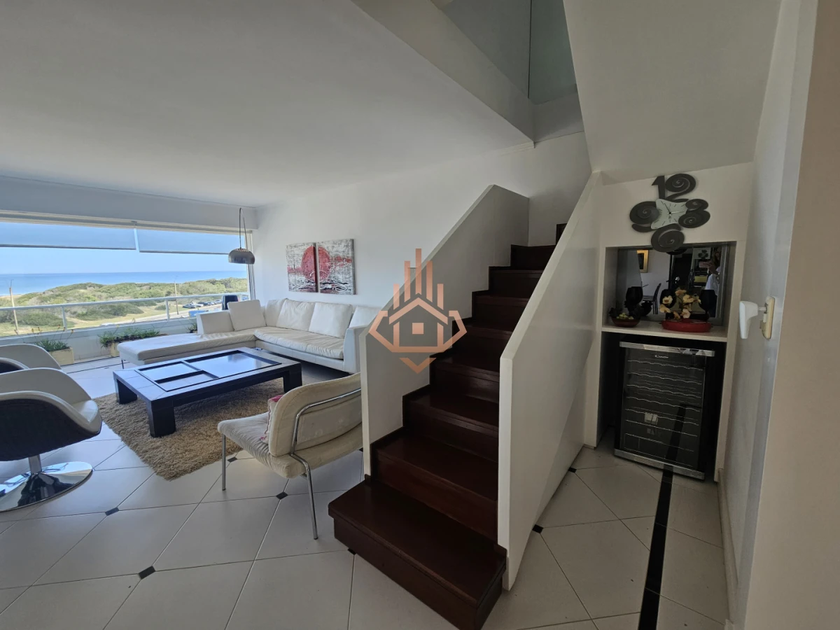 Se Vende Depto en Primera Linea de 4 Dormitorios en Suite Playa Brava