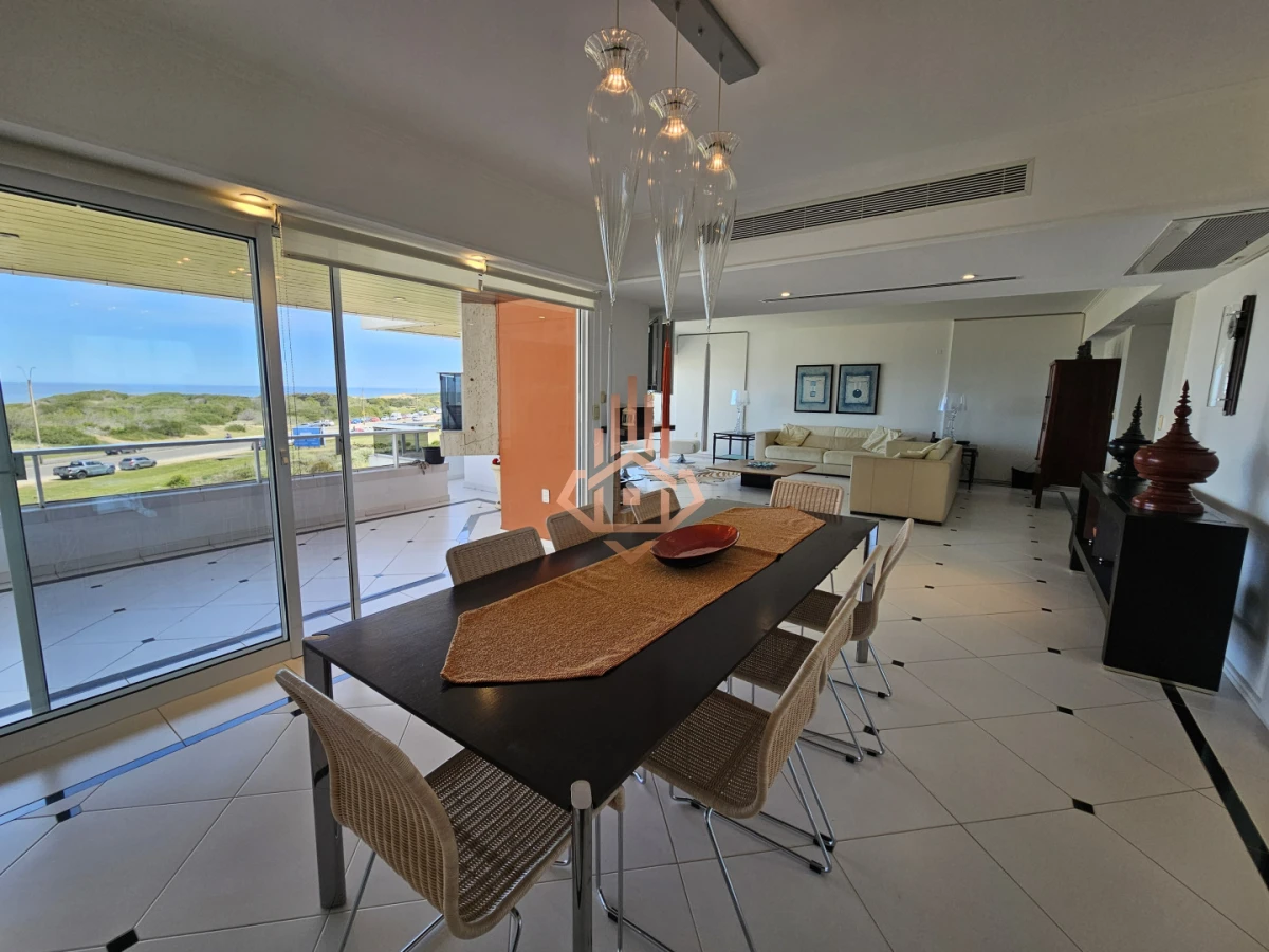 Se Vende Apartamento de 4 Dormitorios en Suite y Terraza Privada con Barbacoa Cerrada Balcon con Espectaculares Vistas