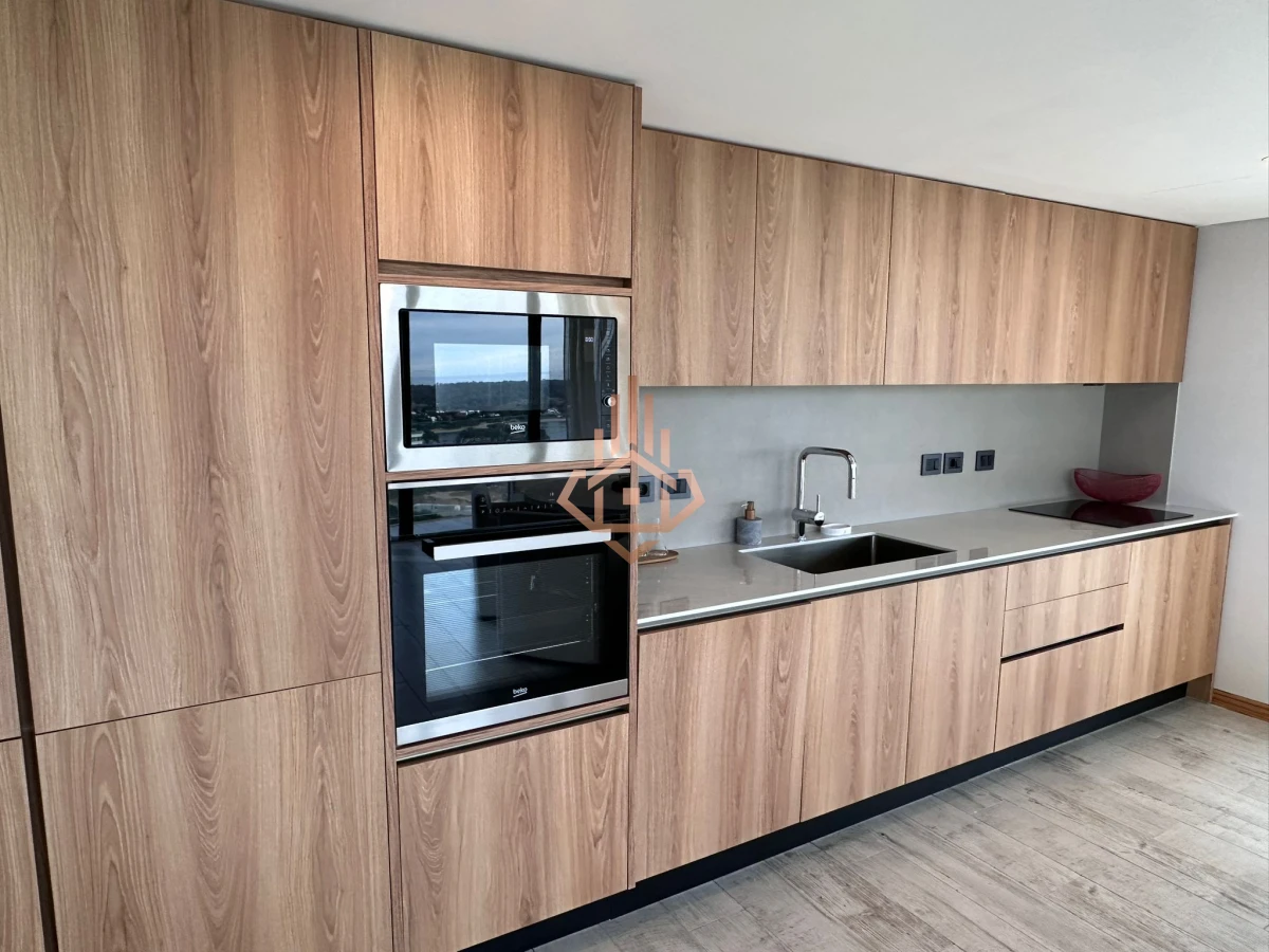 Venta departamento en Surfside de 2 dormitorios + den con vista al Mar