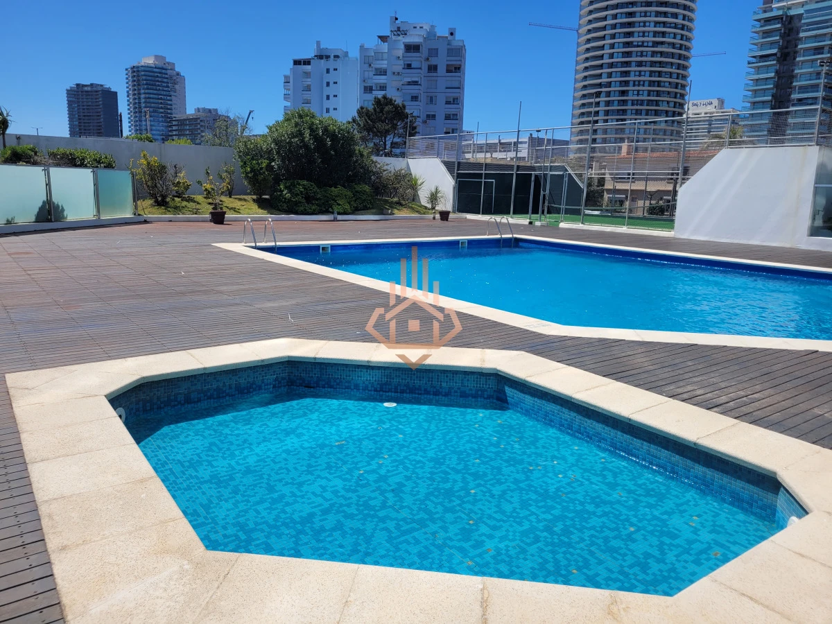 Venta de apartamento piso alto con vista al mar  Edificio Art Boulevard