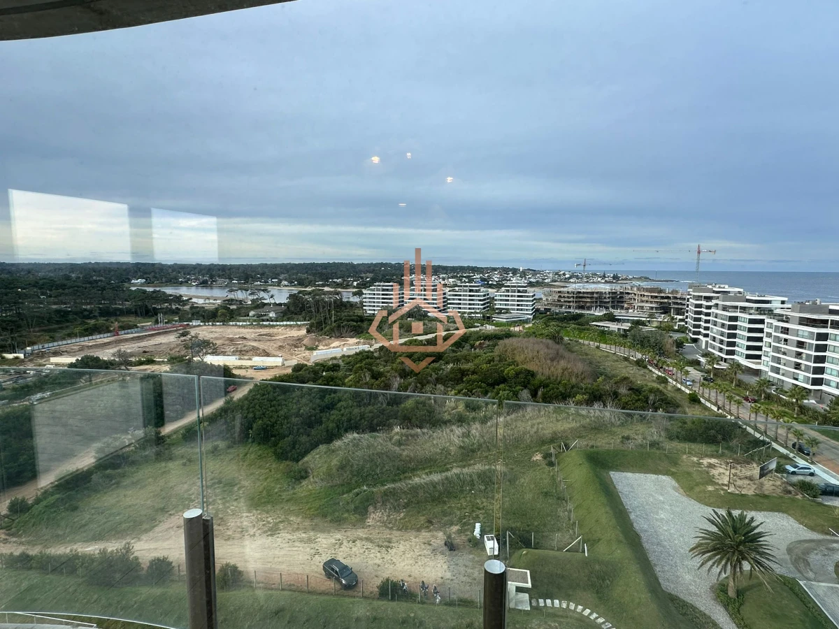 Venta departamento en Surfside de 2 dormitorios + den con vista al Mar