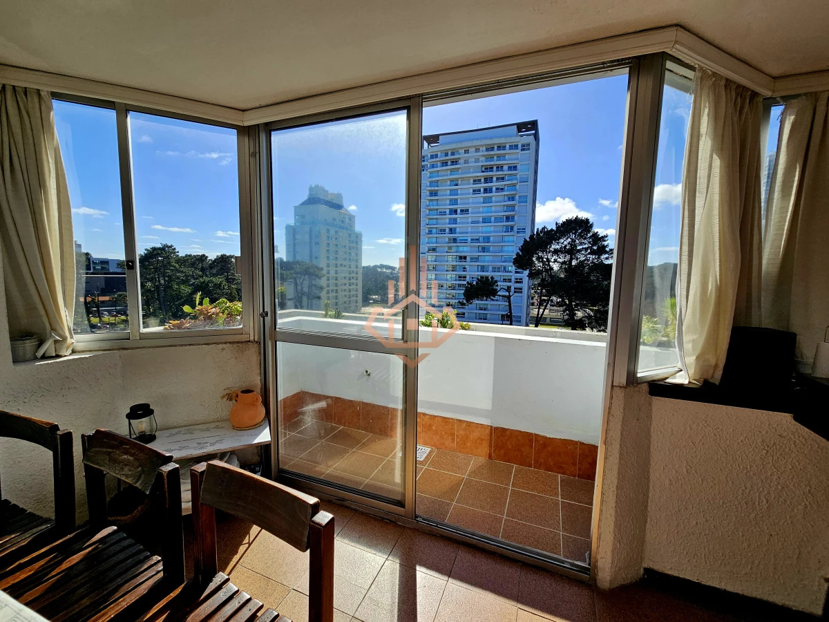 Alquiler temporal, e cuartos y medio, zona Roosevelt