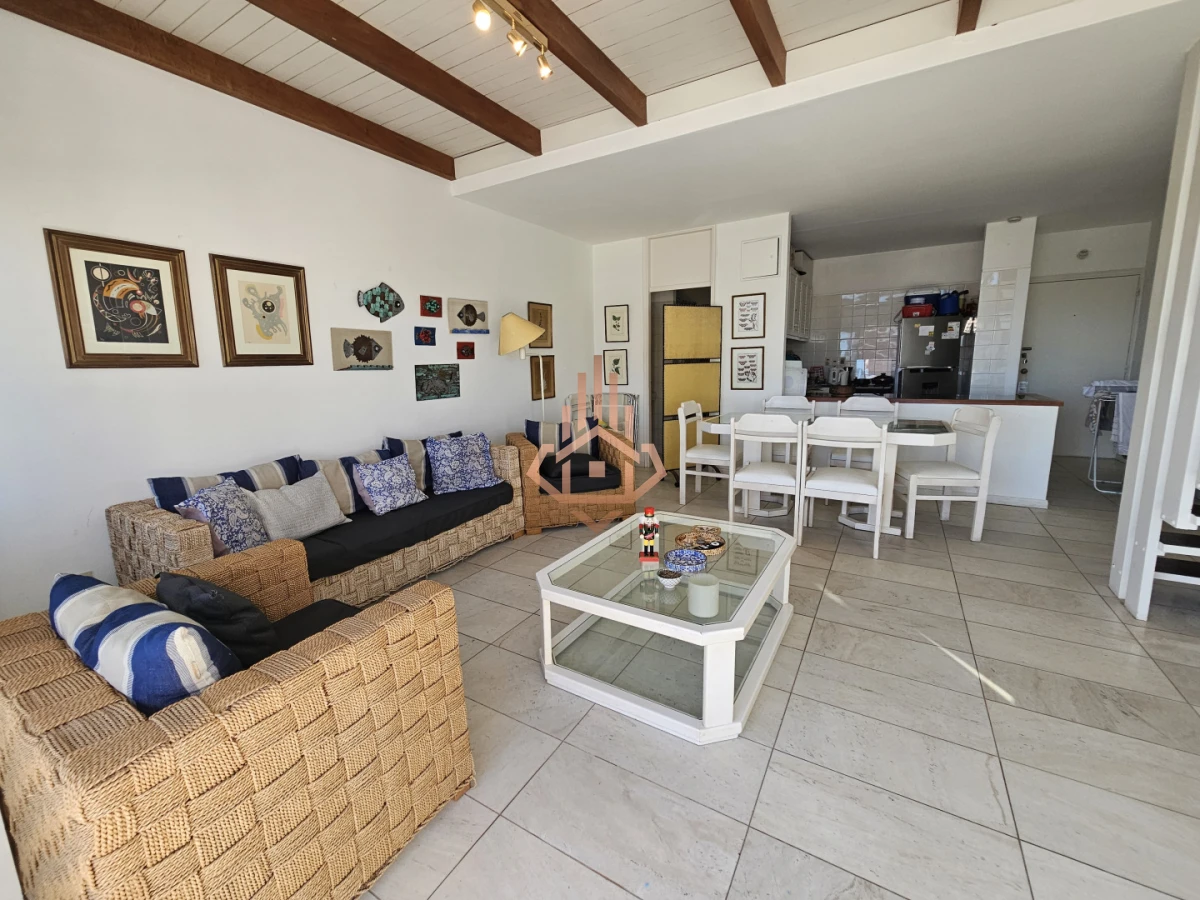 Se vende apartamento de 3 dormitorios en la Península, piso alto con vista al mar