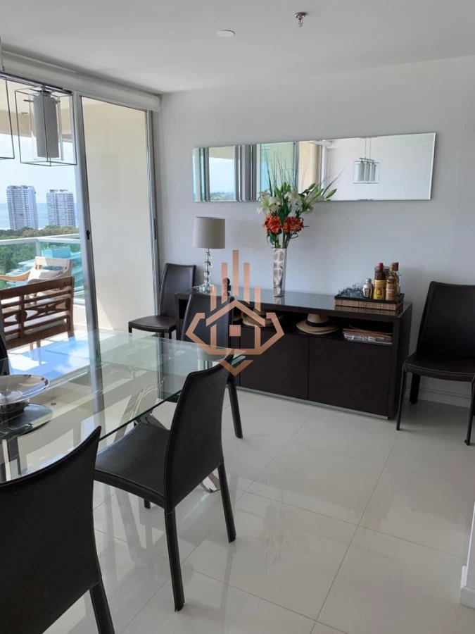 Venta Apartamento de 3 dormitorios con vista al mar.