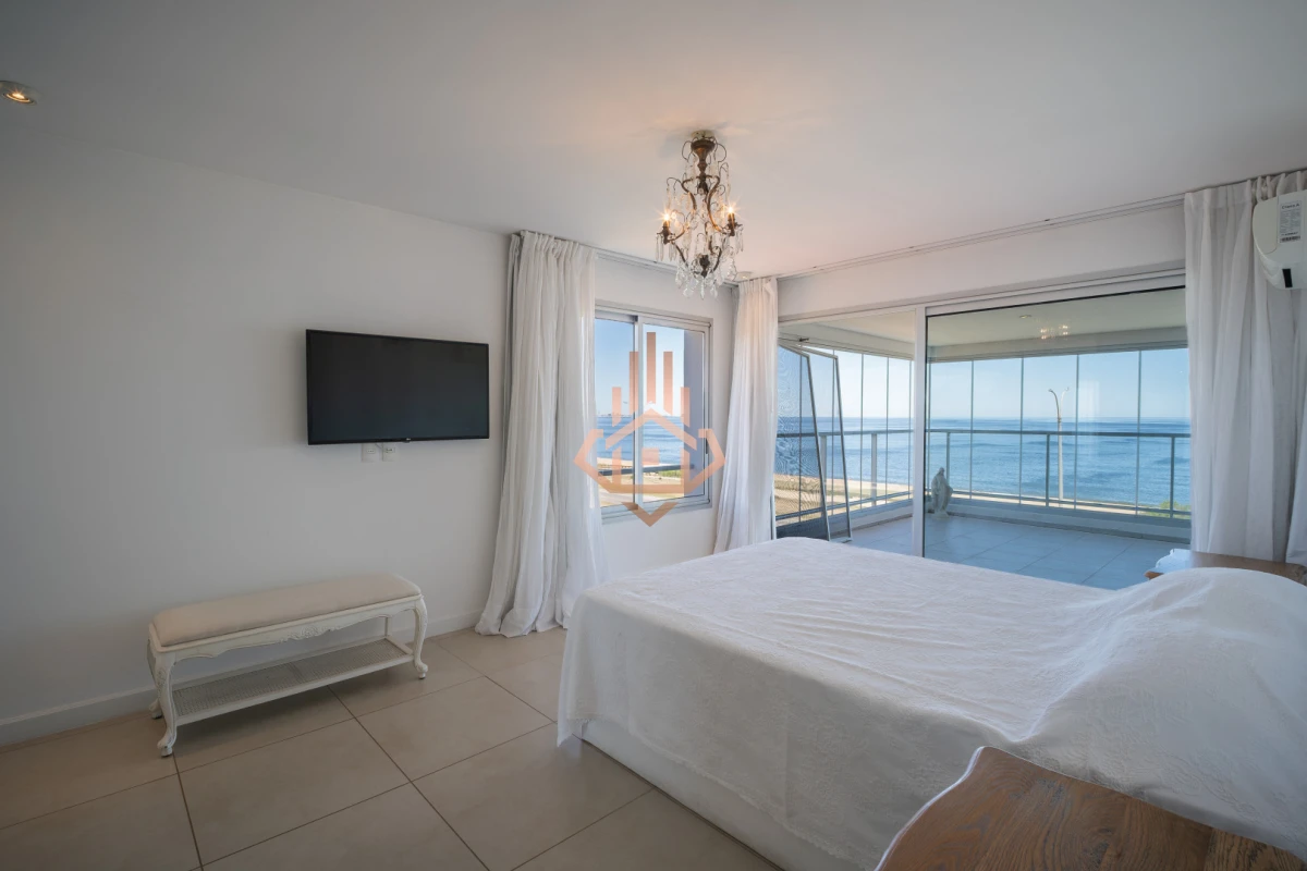 Venta Apartamento Penthouse 4 dormitorios, Frente al mar