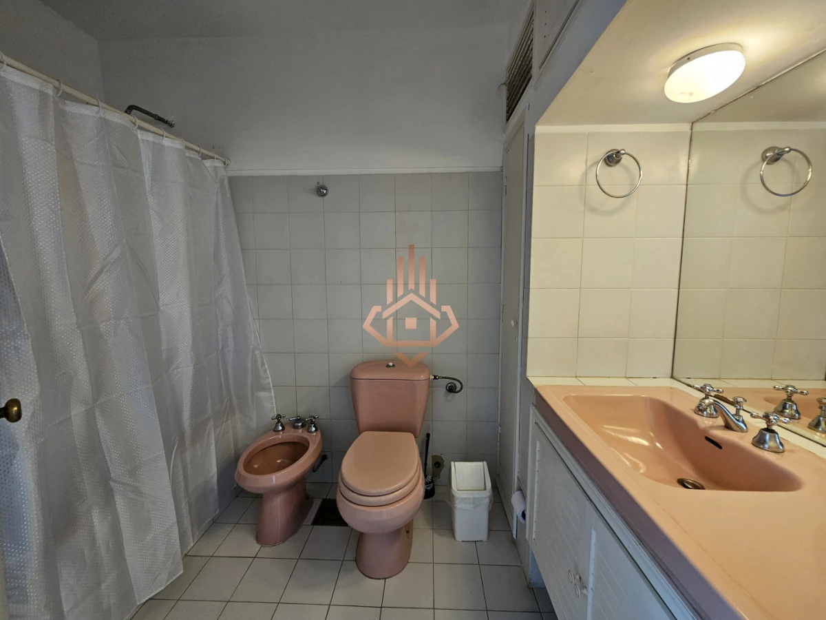 Se vende apartamento de 3 dormitorios en la Península, piso alto con vista al mar