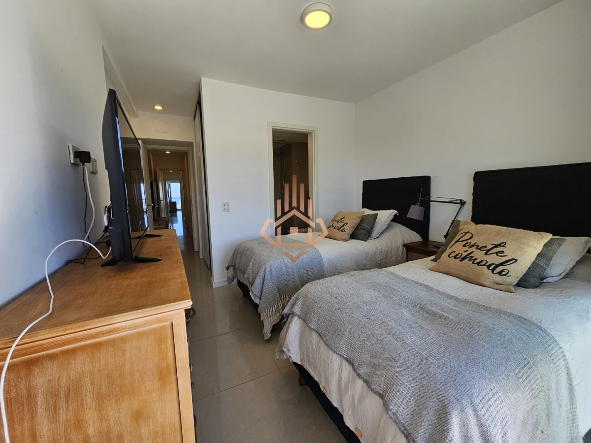 Alquiler de 3 Dormitorios en Suite en Primera Línea de la Brava