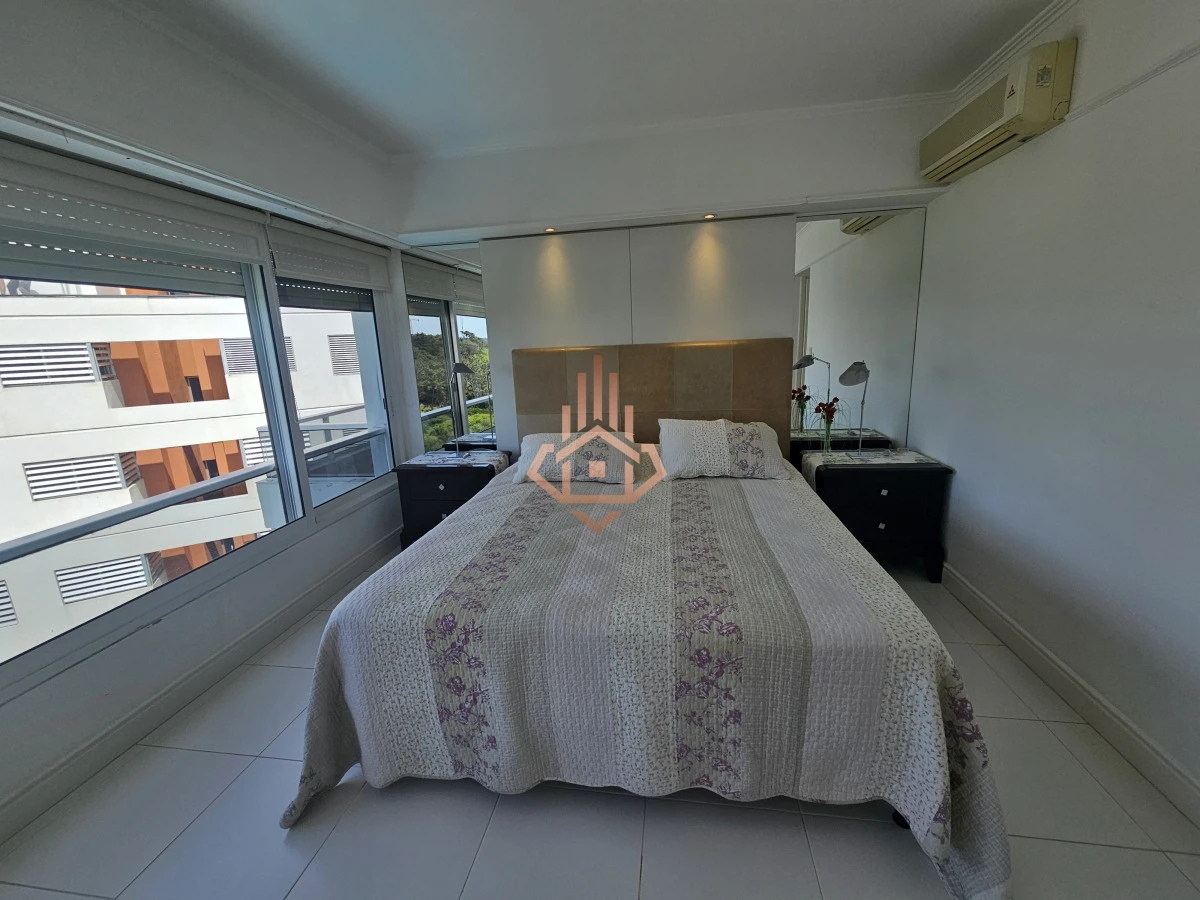 Se Vende Depto en Primera Linea de 4 Dormitorios en Suite Playa Brava