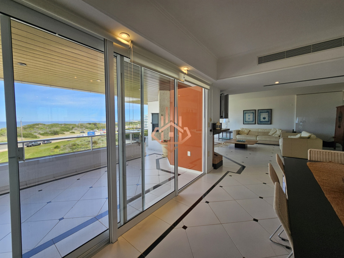 Se Vende Apartamento de 4 Dormitorios en Suite y Terraza Privada con Barbacoa Cerrada Balcon con Espectaculares Vistas