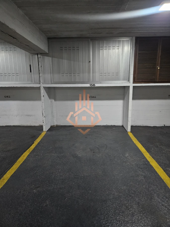 Venta de Apartamento de Dos Dormitorios y Medio Piso Alto