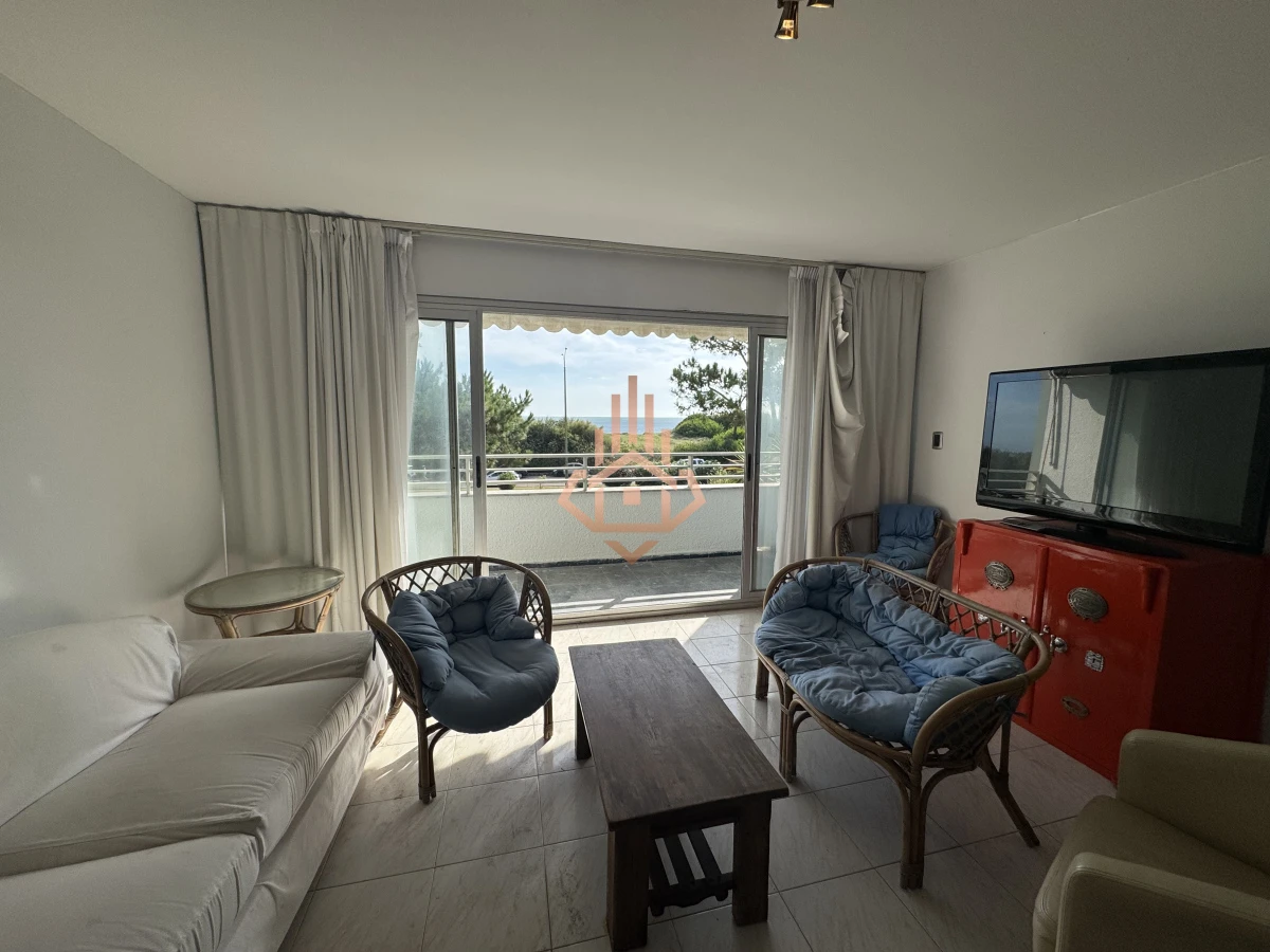 Venta apartamento frente al Mar de 3 dormitorios.