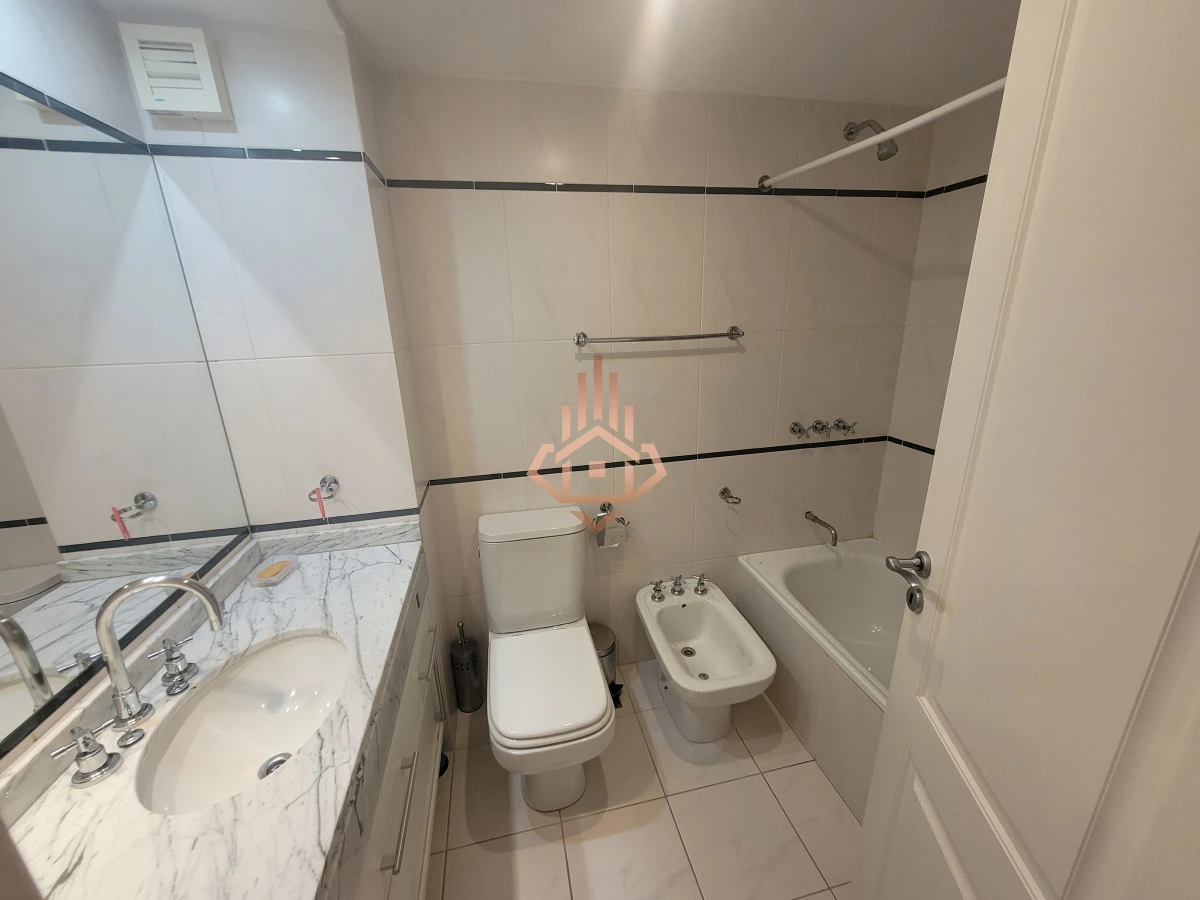 Venta de apartamento piso alto con vista al mar  Edificio Art Boulevard