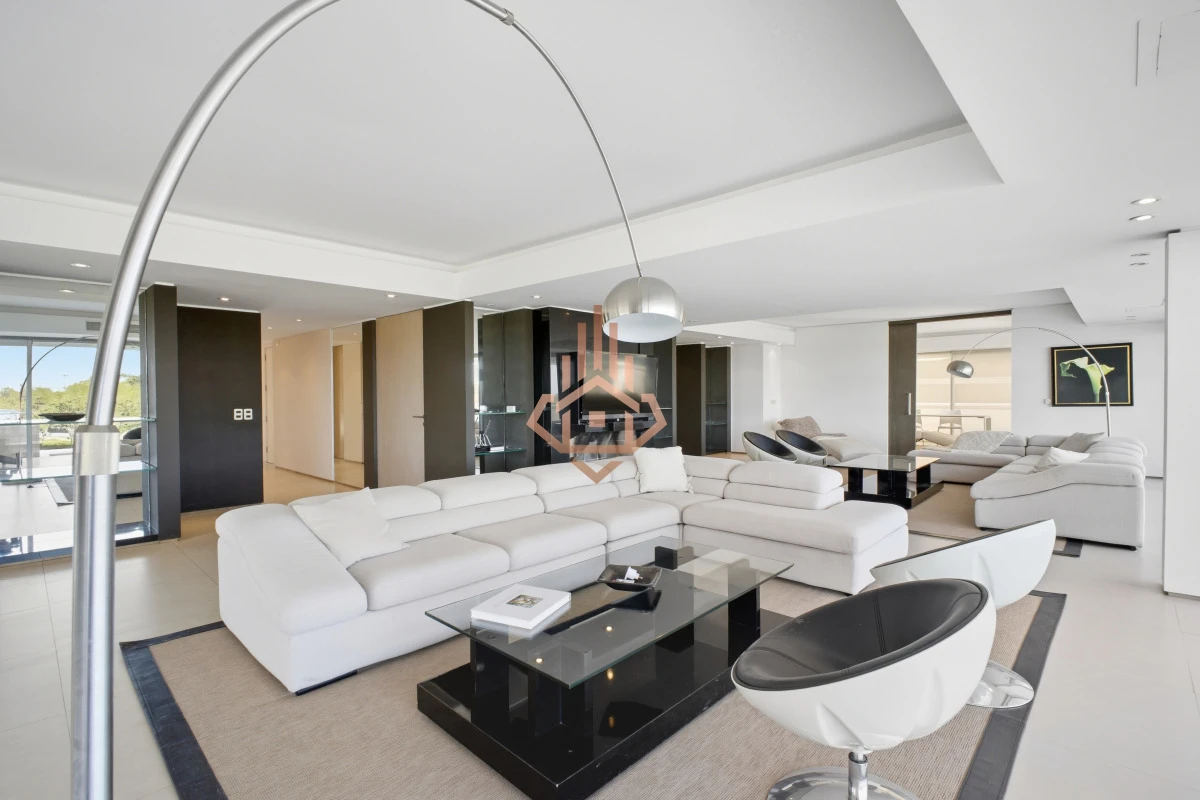 Espectacular Apartamento en Venta de 6 Dormitorios 6 Cocheras Increible Terraza con Piscina Privada