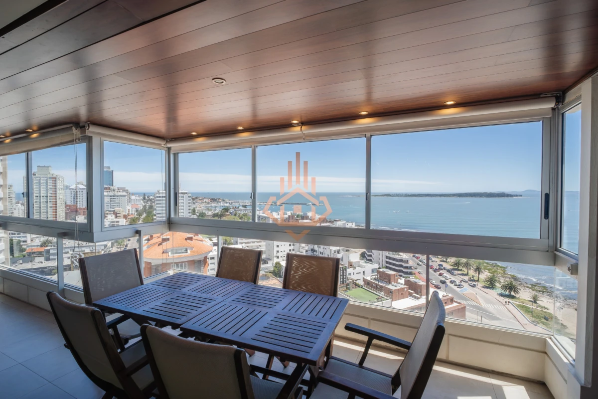 Apartamento en el icónico Torreón, con vista y ubicación excepcional