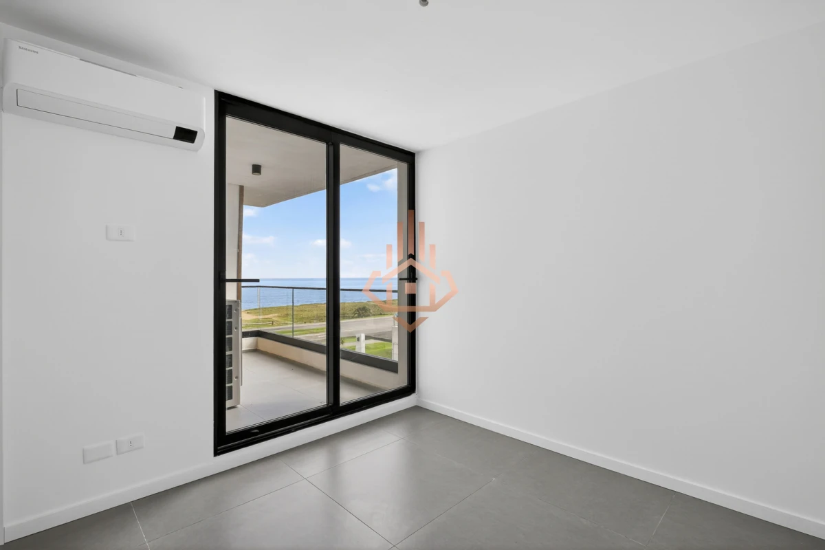 Venta apartamento de 3 dormitorios en suite, con vista al mar, primera Linea.