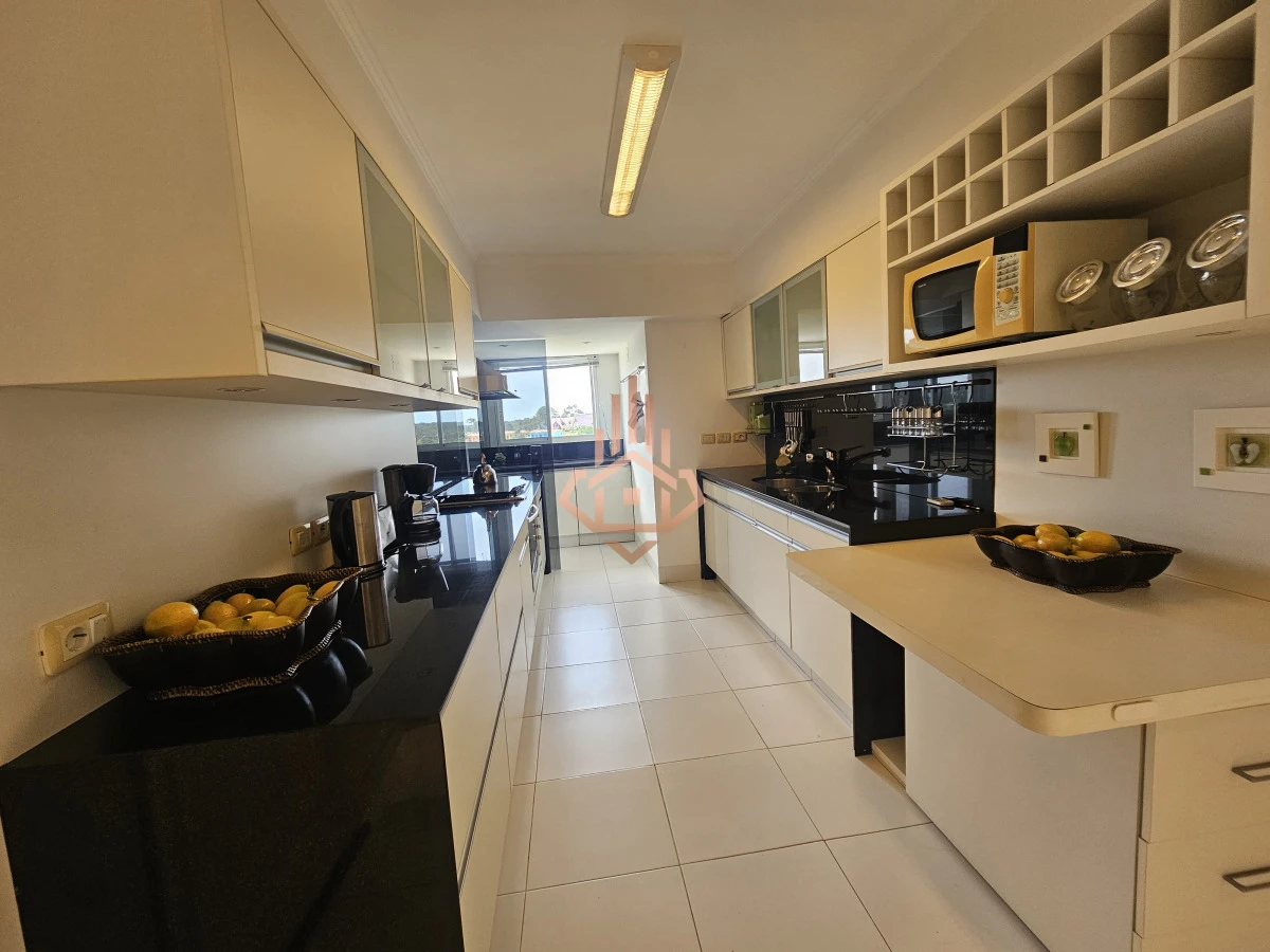 Se Vende Depto en Primera Linea de 4 Dormitorios en Suite Playa Brava