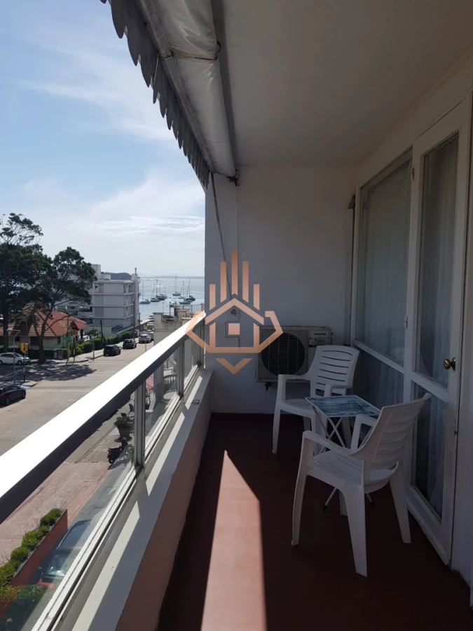 Se Vende Apartamento de un Dormitorio con Balcon en la Peninsula de Punta Dle Este