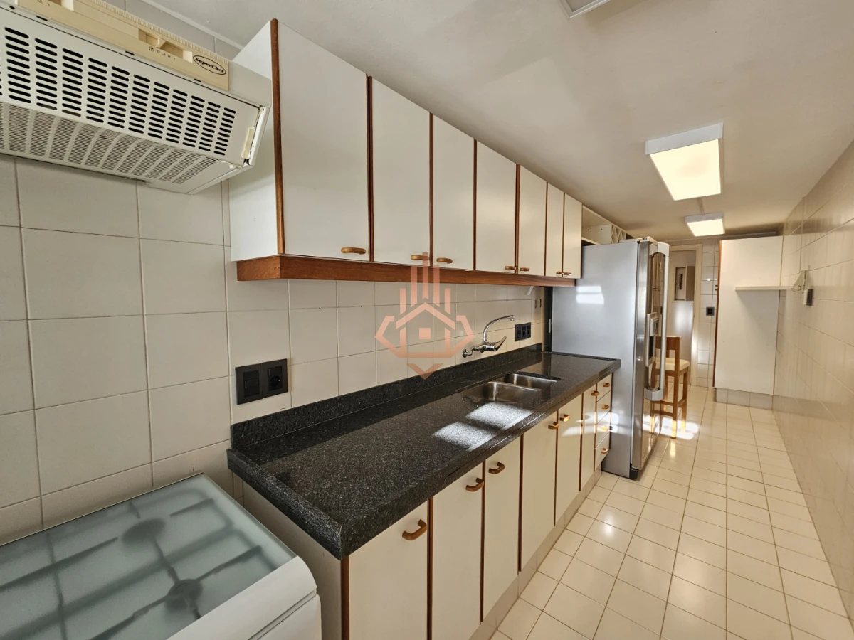 Venta de Apartamento de Dos Dormitorios y Medio Piso Alto