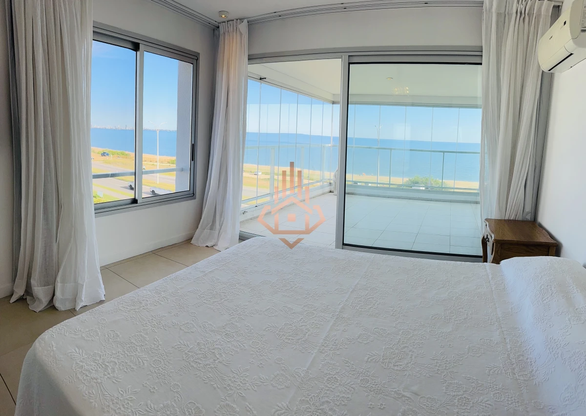 Venta Apartamento Penthouse 4 dormitorios, Frente al mar