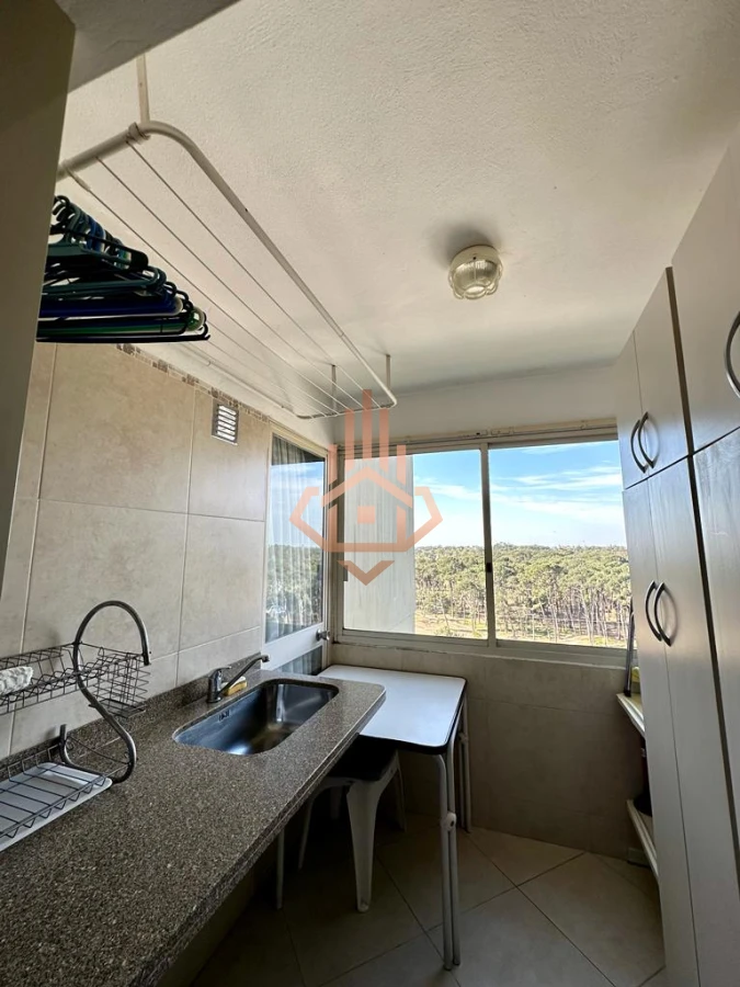 Venta Apartamento 3 dormitorios más dependencia sobre Roosevelt