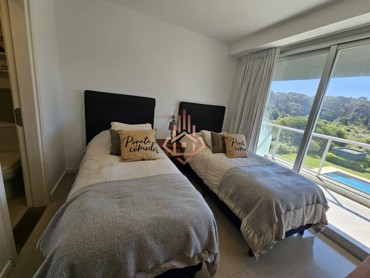 Alquiler de 3 Dormitorios en Suite en Primera Línea de la Brava