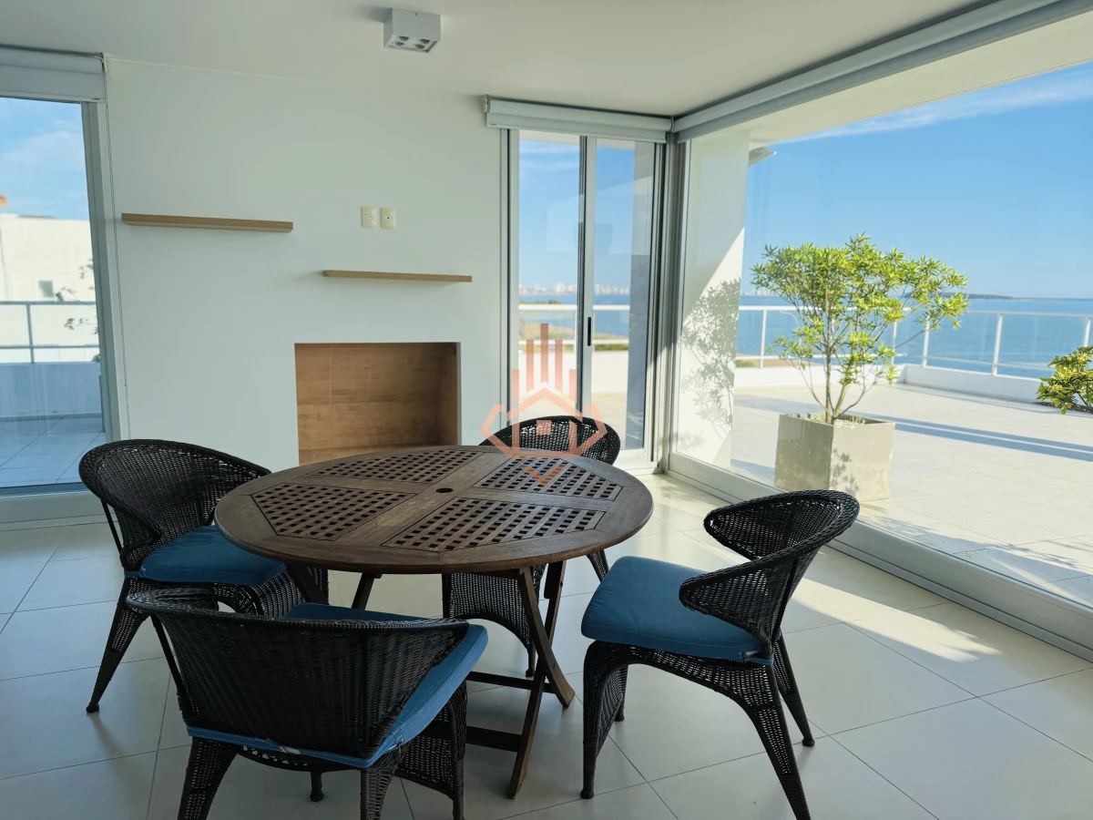 Venta Apartamento Penthouse 4 dormitorios, Frente al mar