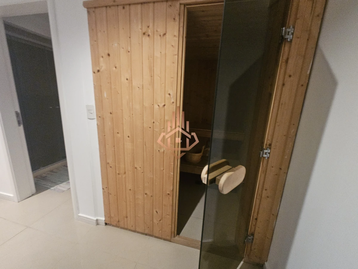 Alquiler de 3 Dormitorios en Suite en Primera Línea de la Brava