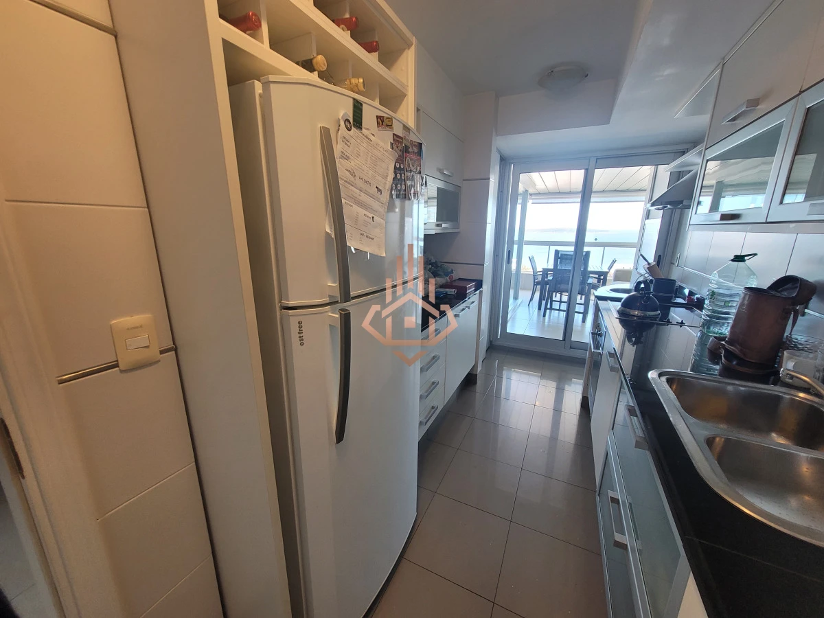 Venta de apartamento piso alto con vista al mar  Edificio Art Boulevard