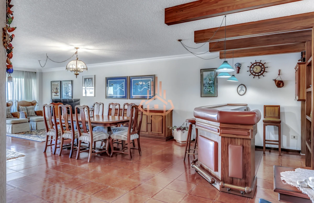 Venta apartamento de 3 dormitorios mas dependencia frente al Mar