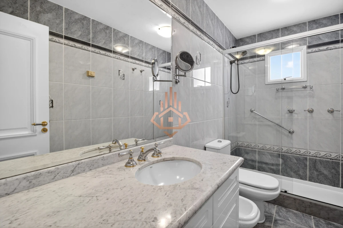 Venta apartamento 3 dormitorios 2 baños Coral Tower