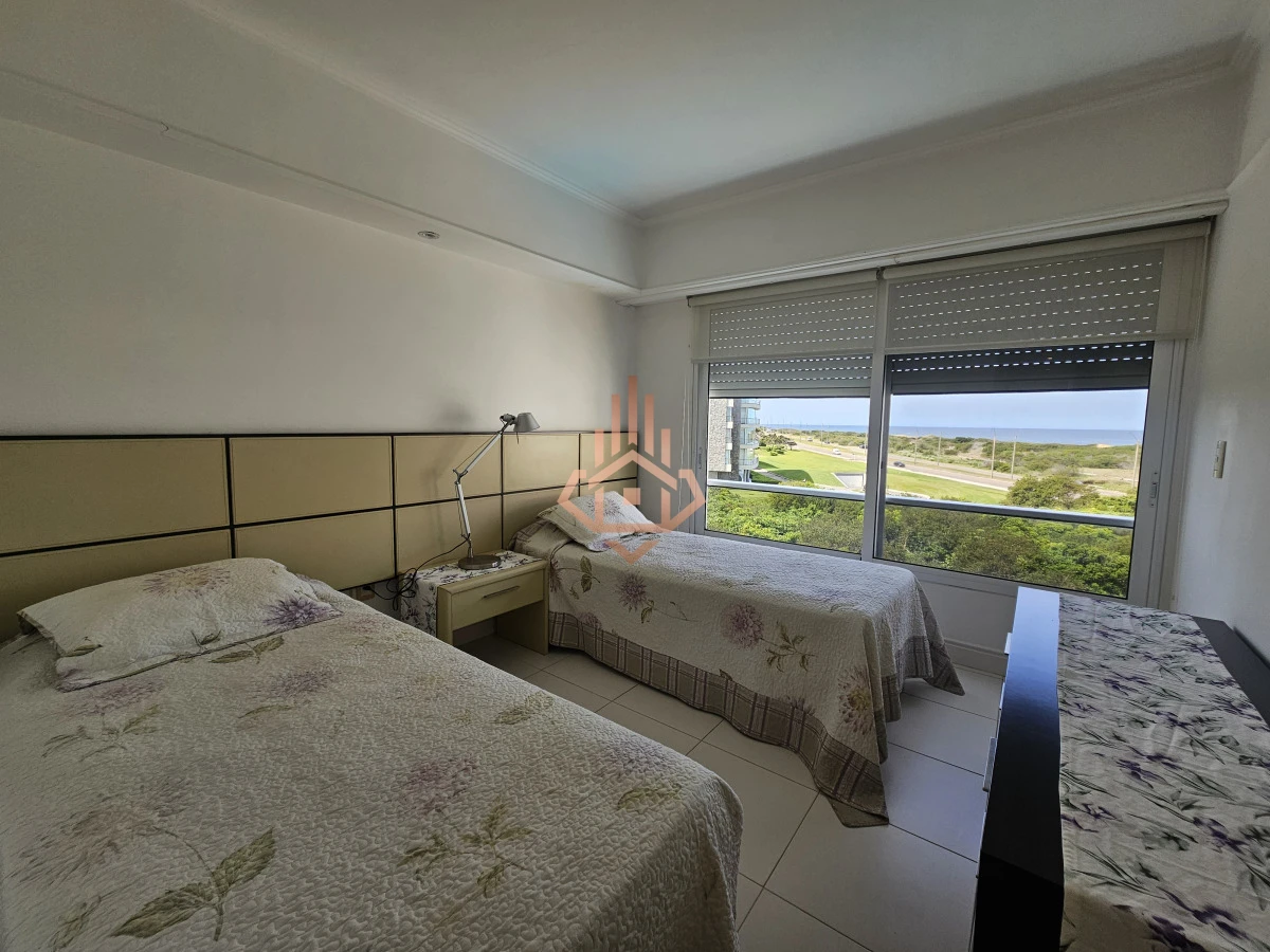 Se Vende Depto en Primera Linea de 4 Dormitorios en Suite Playa Brava