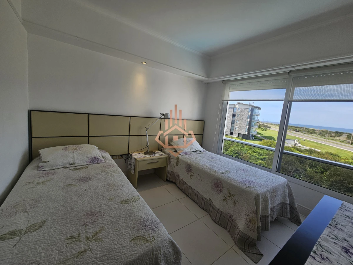 Se Vende Depto en Primera Linea de 4 Dormitorios en Suite Playa Brava