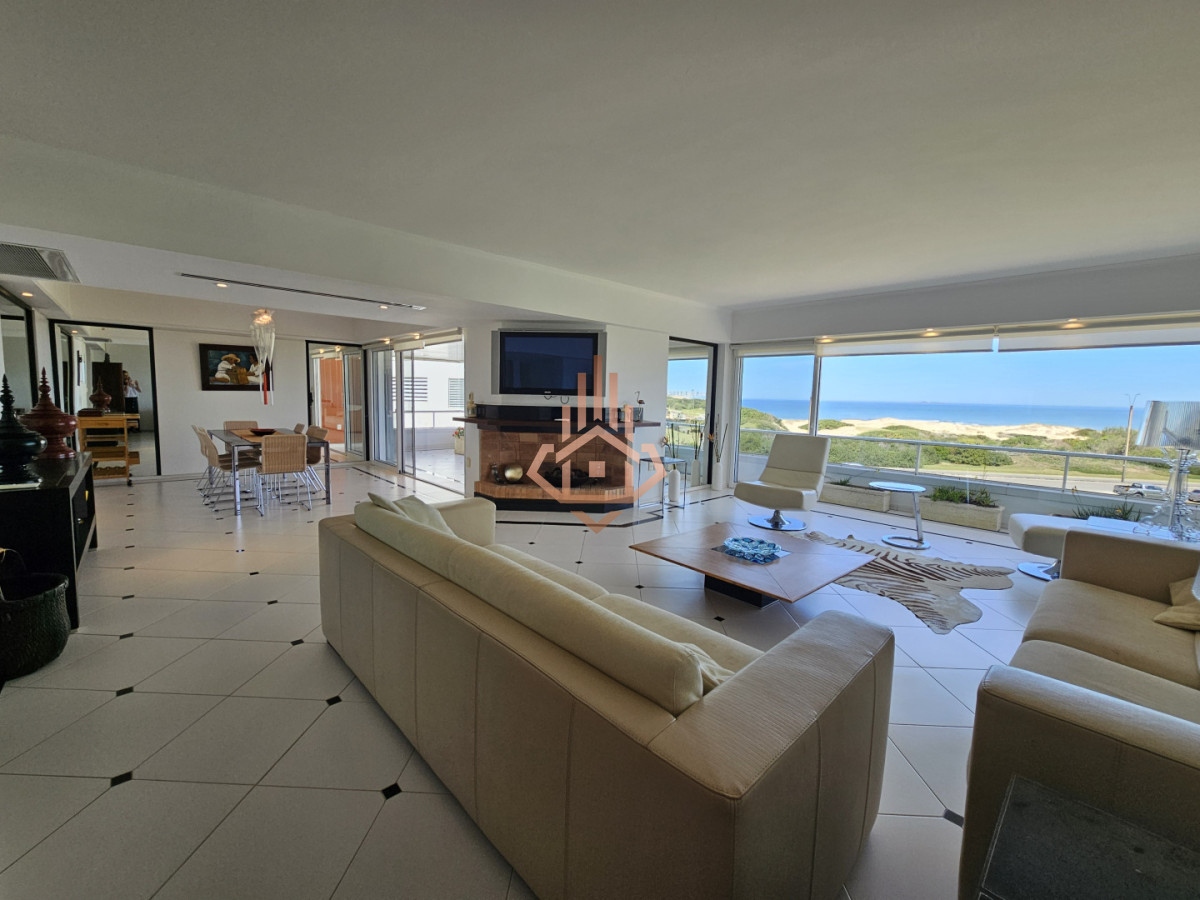 Se Vende Apartamento de 4 Dormitorios en Suite y Terraza Privada con Barbacoa Cerrada Balcon con Espectaculares Vistas