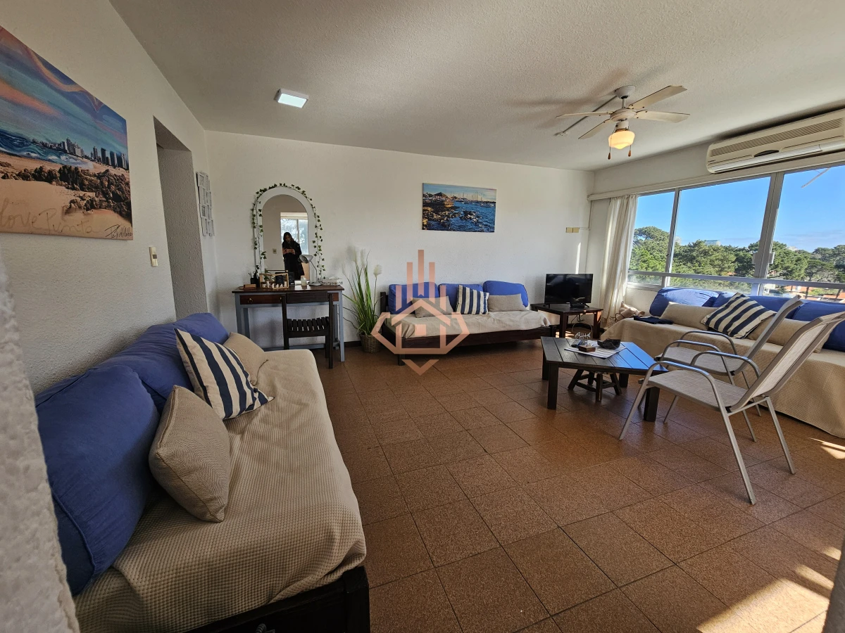 Alquiler temporal, e cuartos y medio, zona Roosevelt