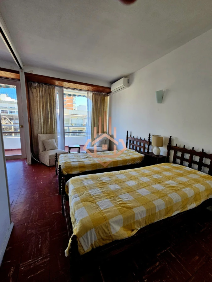 Se Vende Apartamento de un Dormitorio con Balcon en la Peninsula de Punta Dle Este