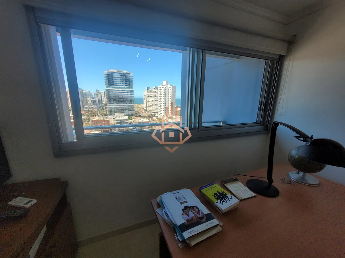 Venta de apartamento piso alto con vista al mar  Edificio Art Boulevard