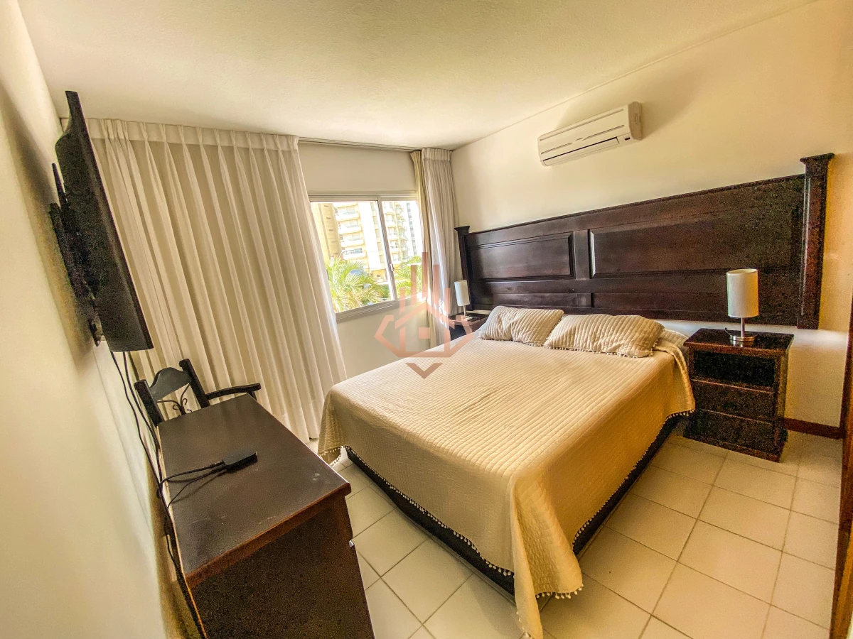 ¡Oportunidad única en Parada 3 de la Brava, Punta del Este! Apartamento 2 dormitorios y medio