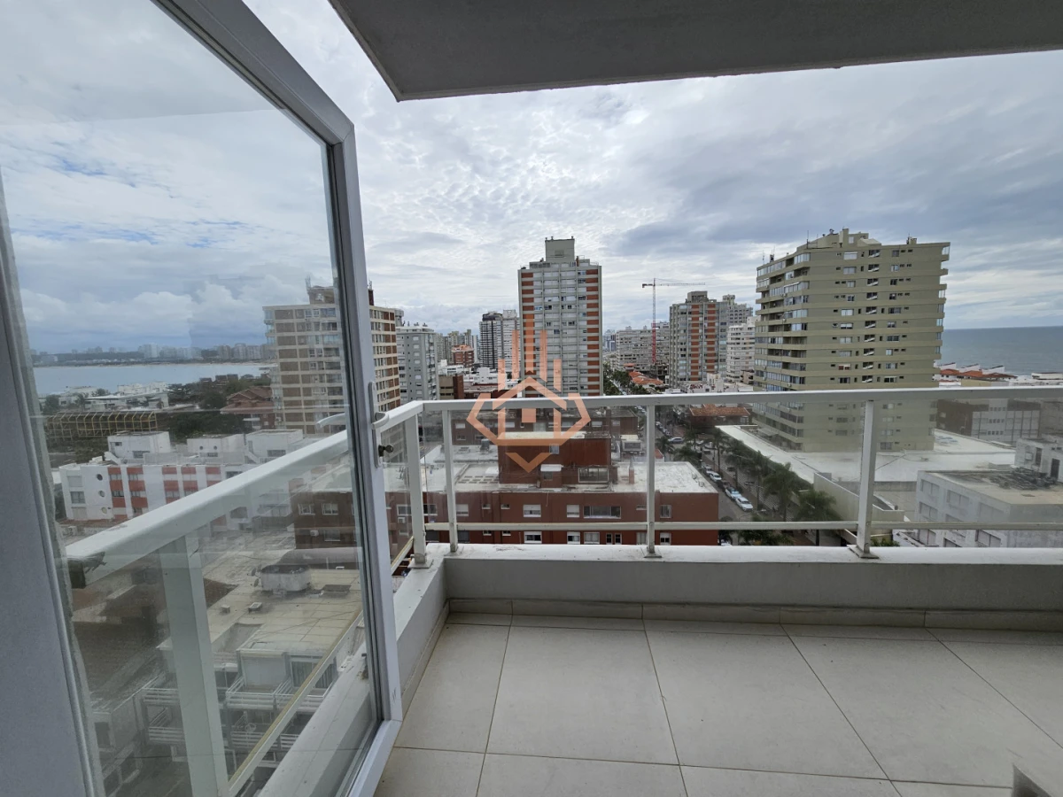 Se Vende Apartamento de Dos Dormitorios con Balcon y Vista en la Península