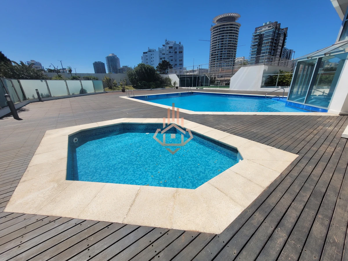 Venta de apartamento piso alto con vista al mar  Edificio Art Boulevard