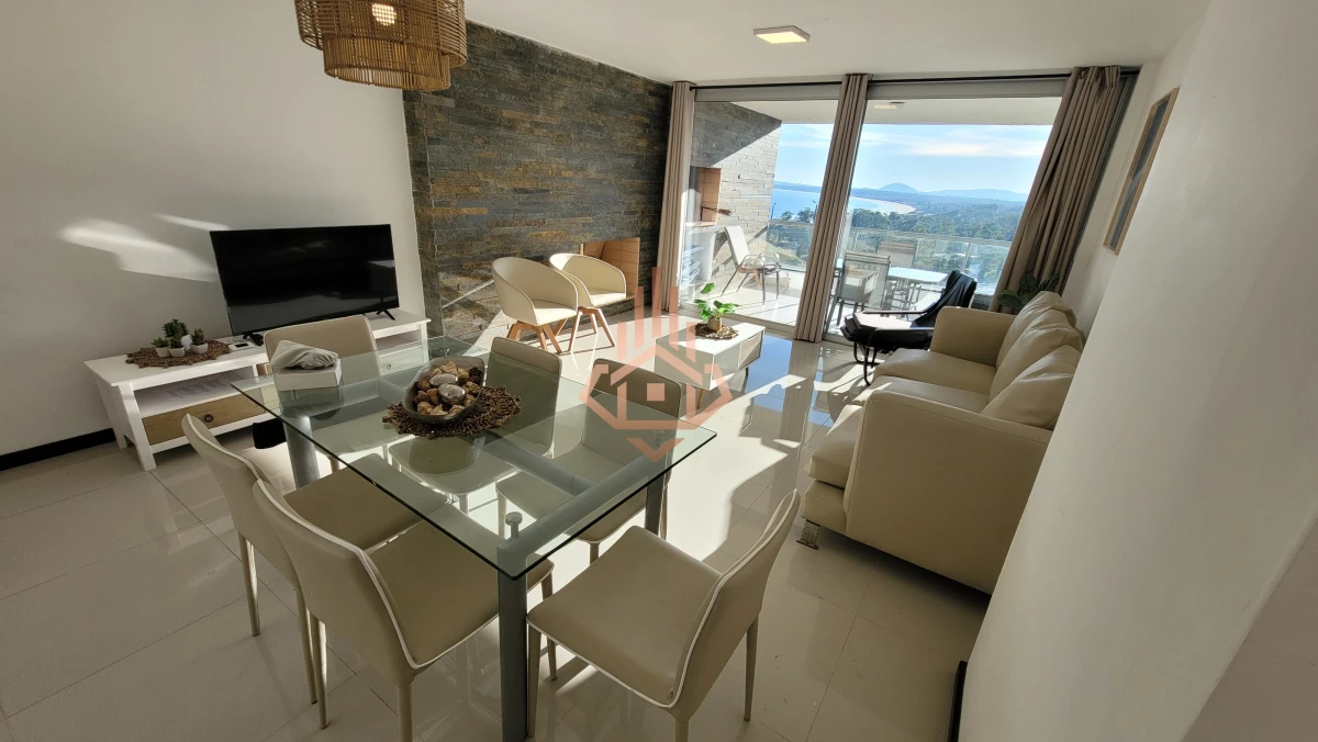 Apartamento dúplex en venta con vista panorámica en Punta Ballena