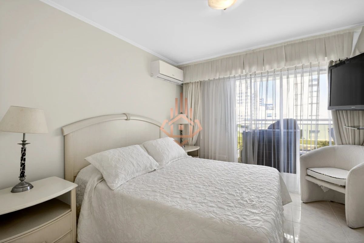 Venta apartamento 3 dormitorios 2 baños Coral Tower