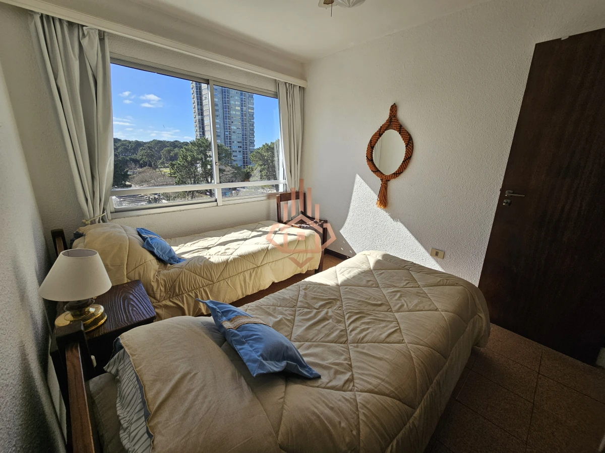 Alquiler temporal, e cuartos y medio, zona Roosevelt